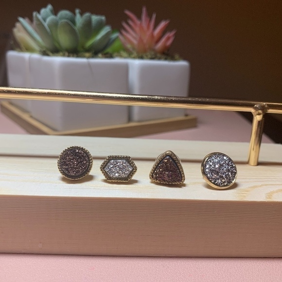 SALE💚 any 3 for $18 💚
 Colorful Druzy Stone Stud Earrings Gold - Picture 1 of 2